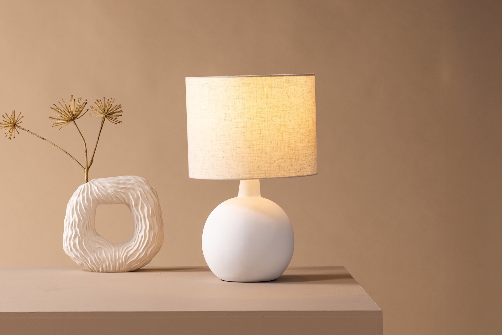 Torcello bordlampe Hvit med beige linskjerm