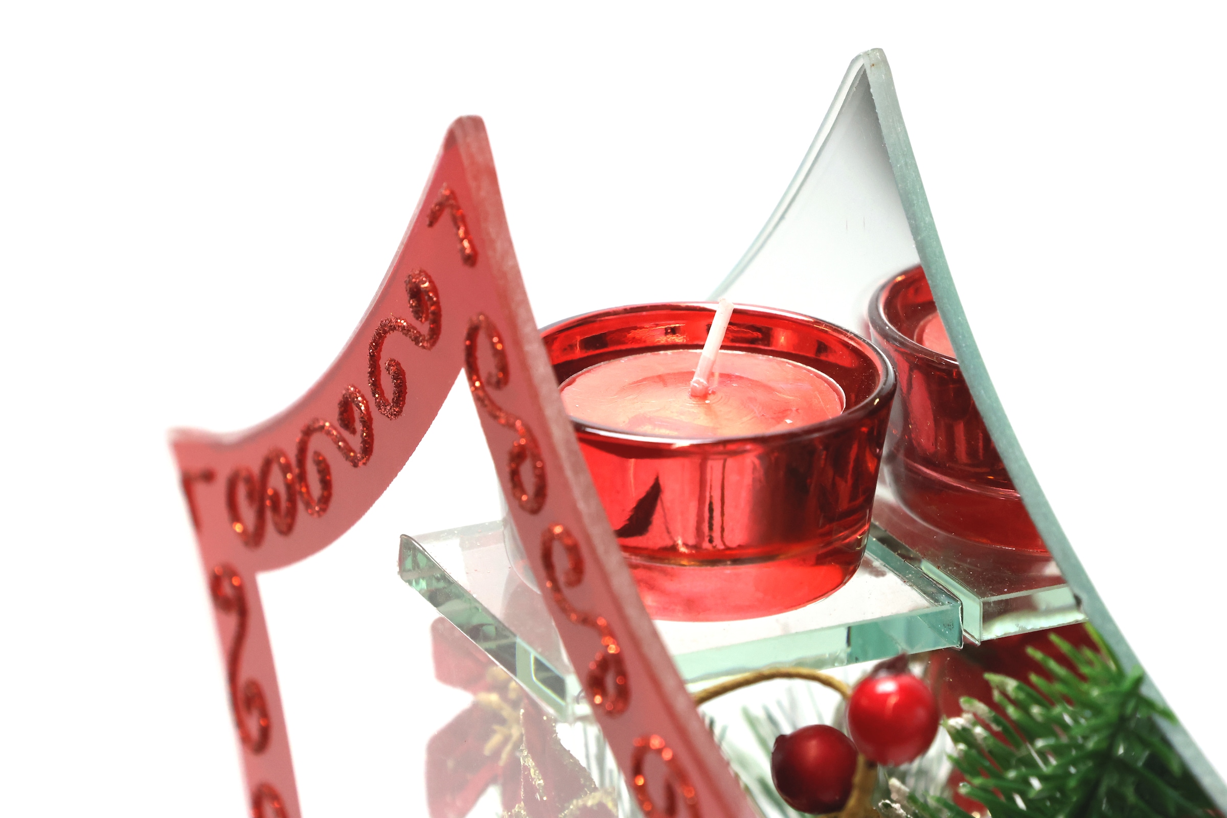 I.GE.A. Teelichthalter »Deko-Objekt mit LED Licht und Teelichtkerze« Mit Christstern Beeren Tanne Kunstschnee Weihnachtsdeko Dekoobjekt