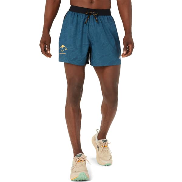 Short running ASICS FUJITRAIL ALL OVER PRINT 5IN SHORT MAGNETIC BLUE/PERFORMANCE BLACK