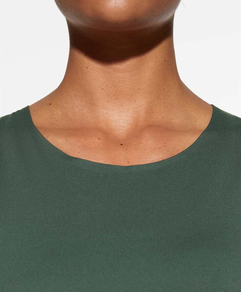 Camiseta Comfortlux com costas cruzadas