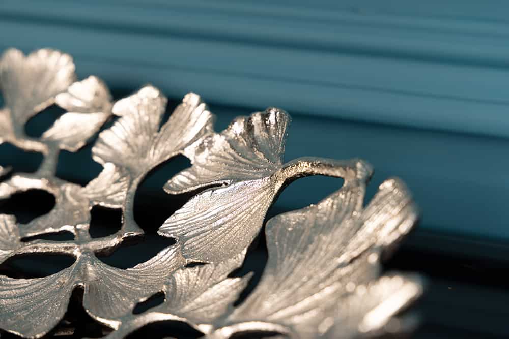 Dekorative Schale GINKGO LEAFS 40cm silber handmade Metall