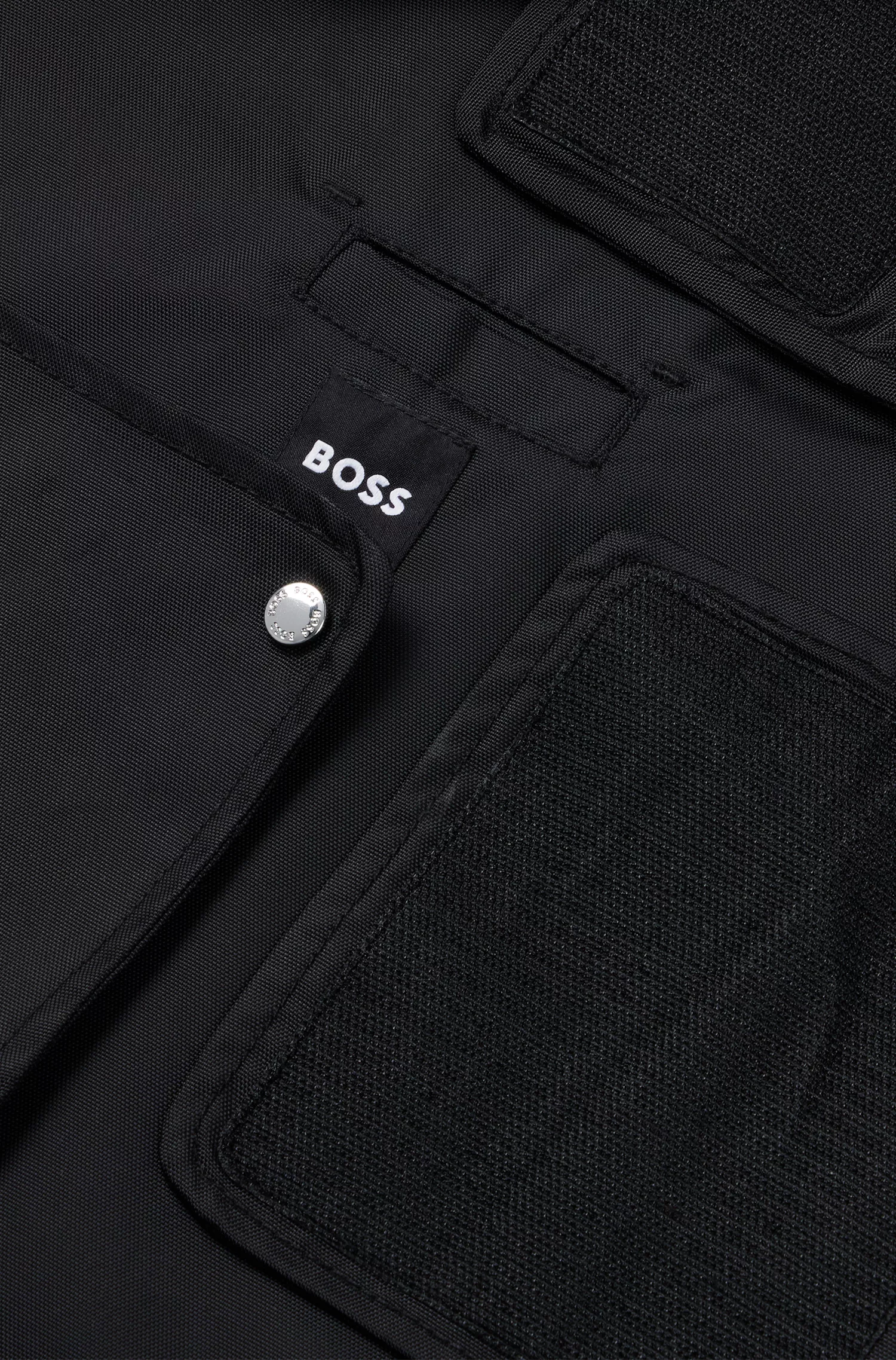 Capa de chuva BOSS Black-Dog em tecido impermeável com logotipo contrastante.