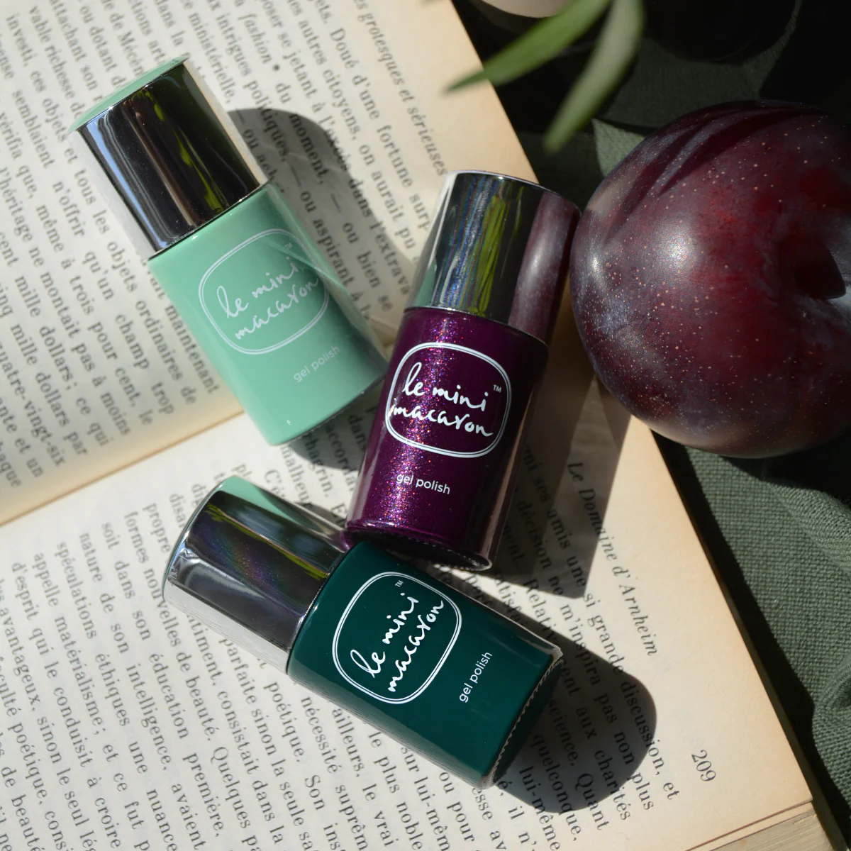 Le Mini Macaron  Single Gel Polish - Emerald Green