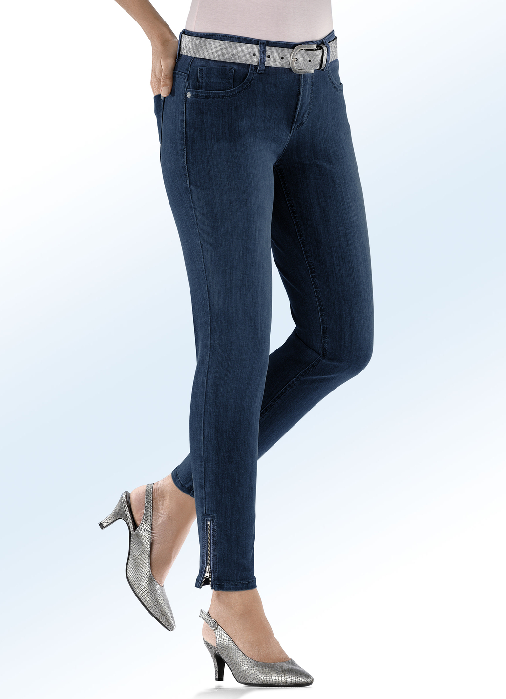 Magic-Jeans mit modischen Reißverschlüssen an den Beinabschlüssen