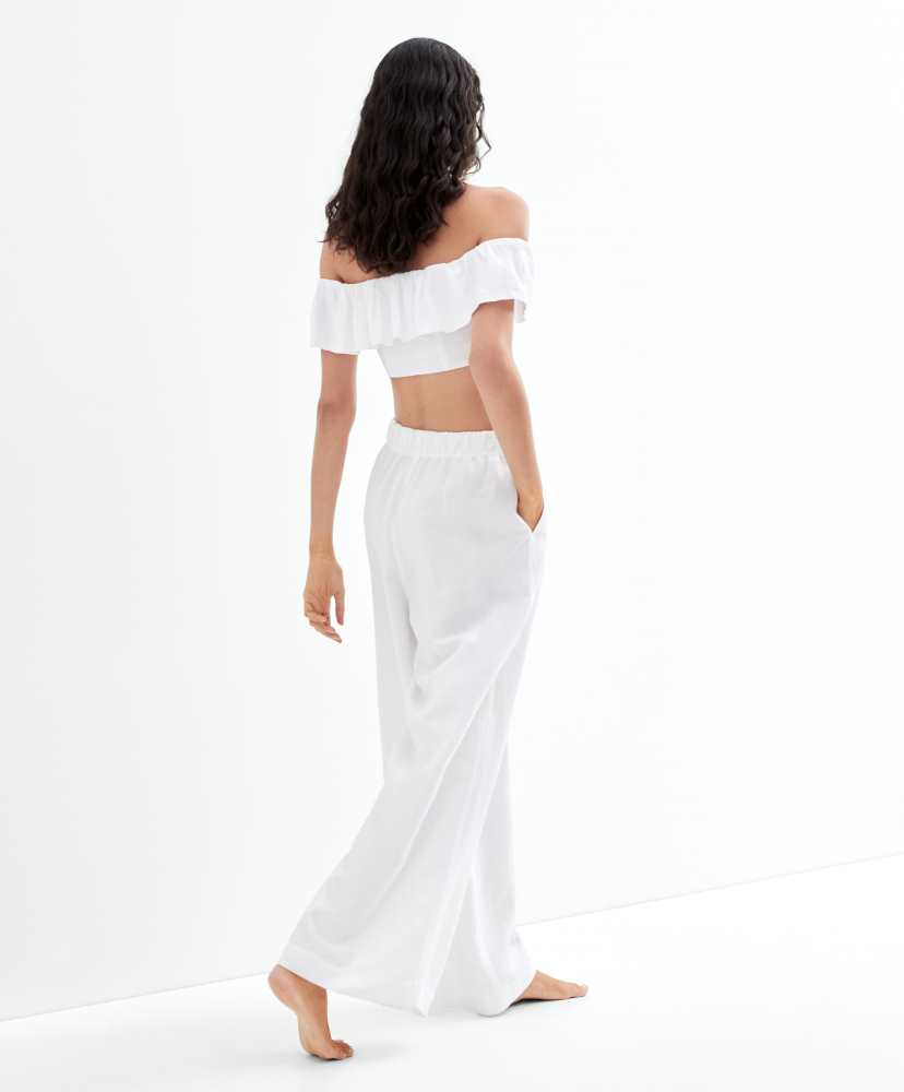 Blusa de linho com ombros à mostra
