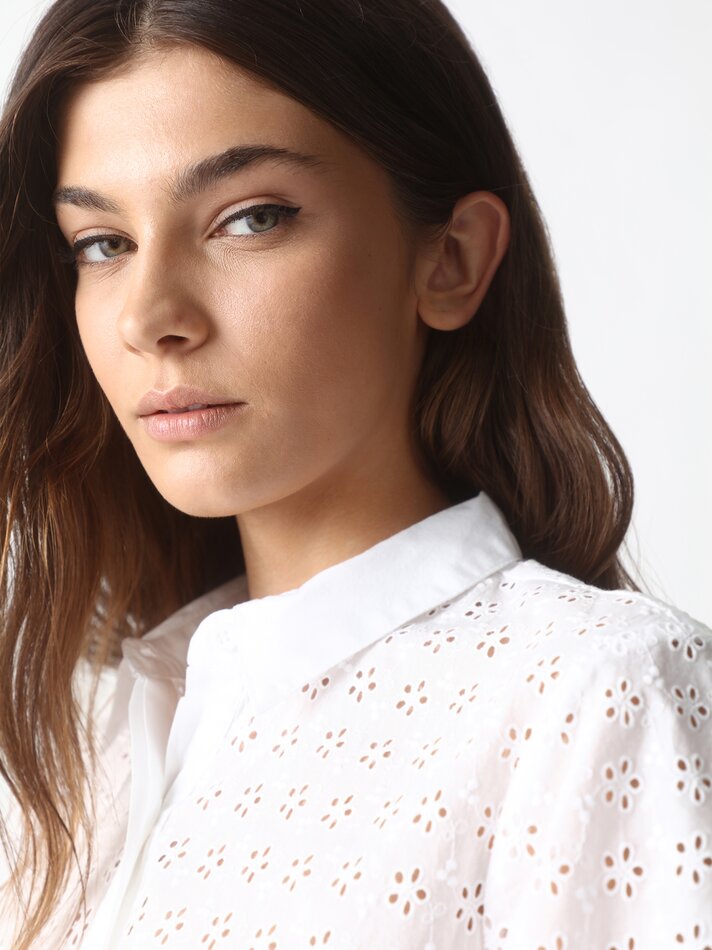 Camisa com bordado suíço - Branca