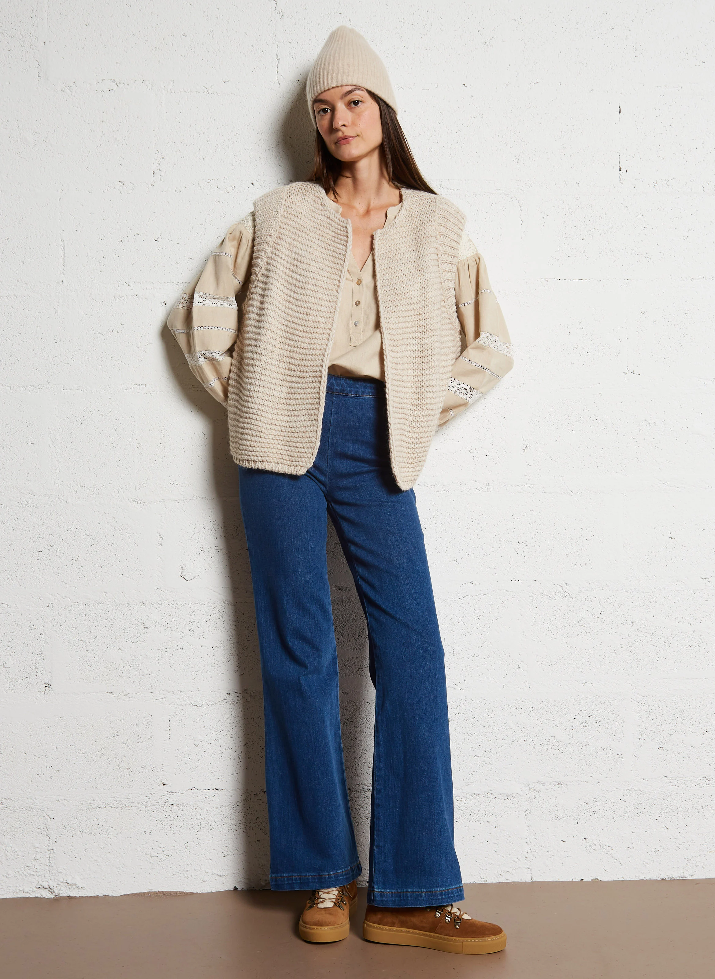SHERINE - Gilet col rond en maille | Marron