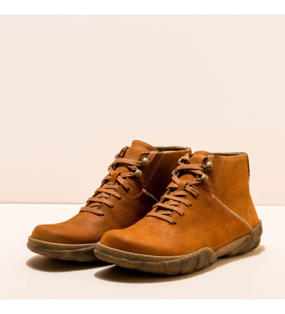 Botas de cano curto Naturalist N5083 em couro marrom agradável