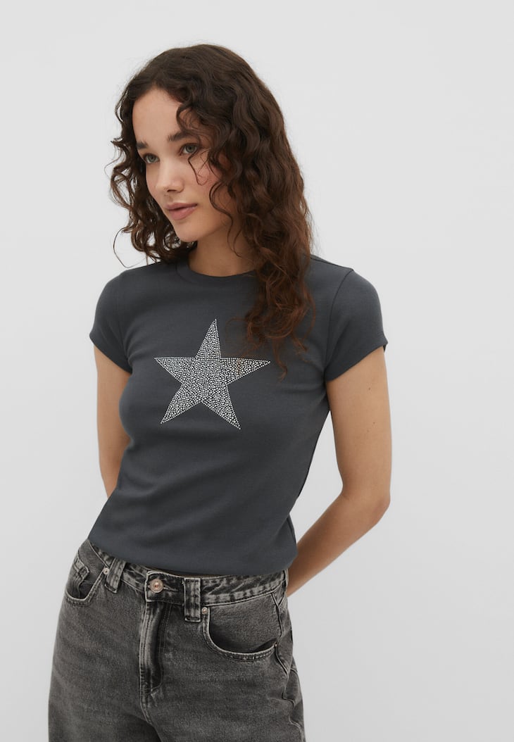 Camiseta com estrela de strass