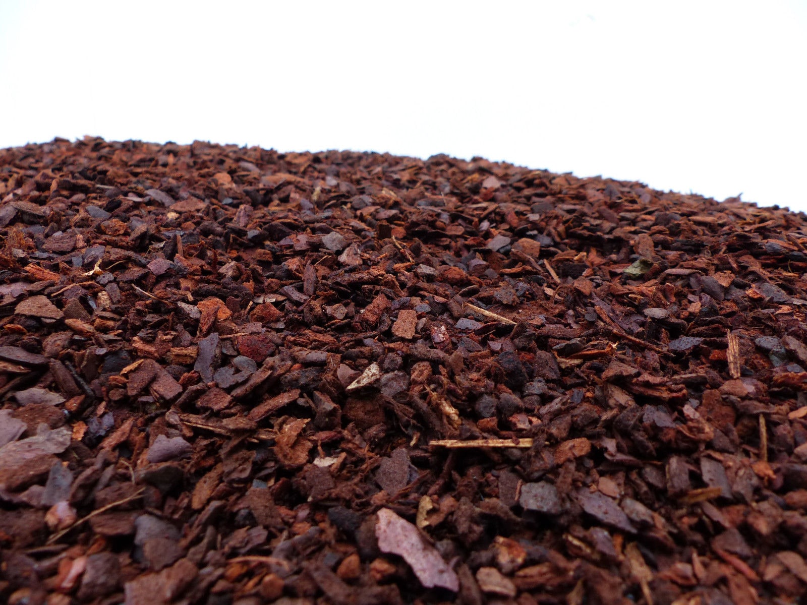 70 Liter Premium Pinienrinde Bodengrund 2-8-mm