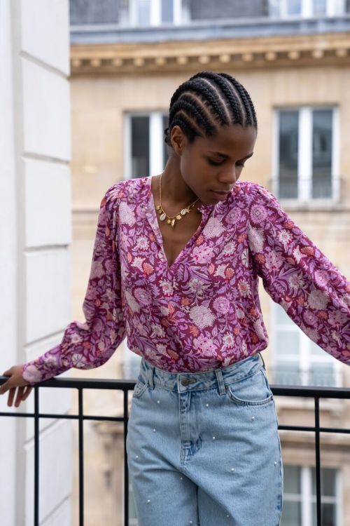 Paarse blouse met roze bloemenprint