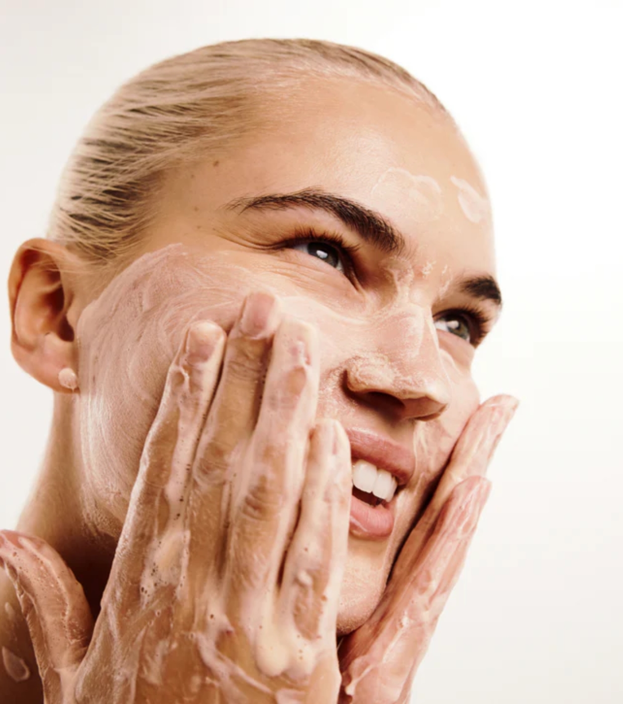 Carbon Theory - *SupaVIT-C* - Gel de limpeza facial com vitamina C e cafeína
