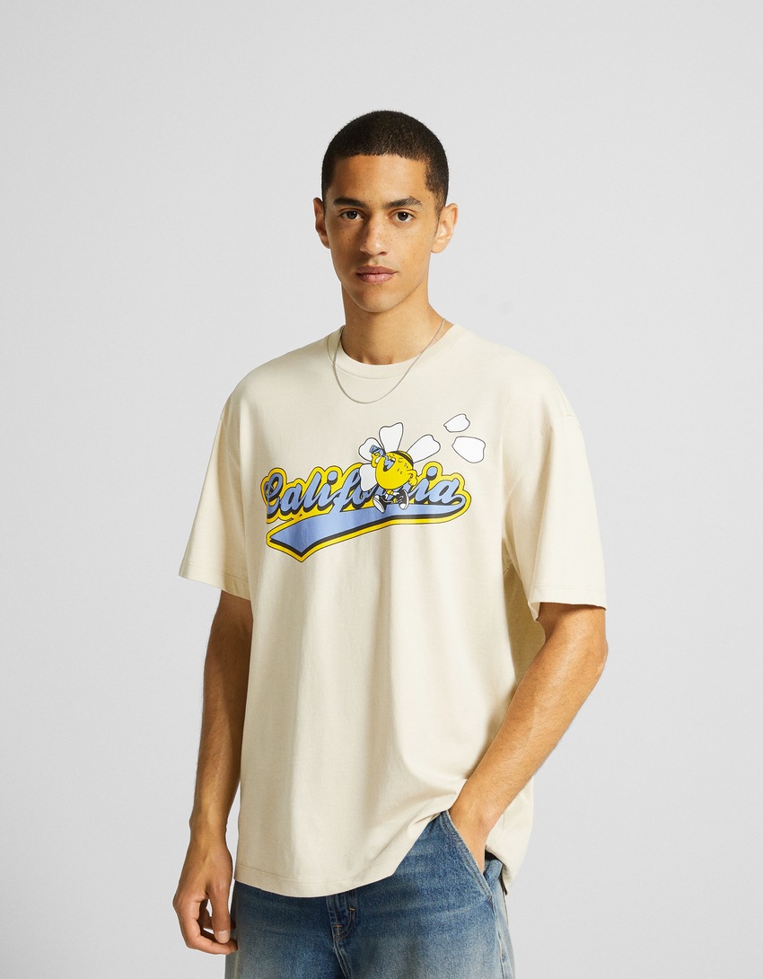 Camiseta de manga curta com estampa e modelagem quadrada