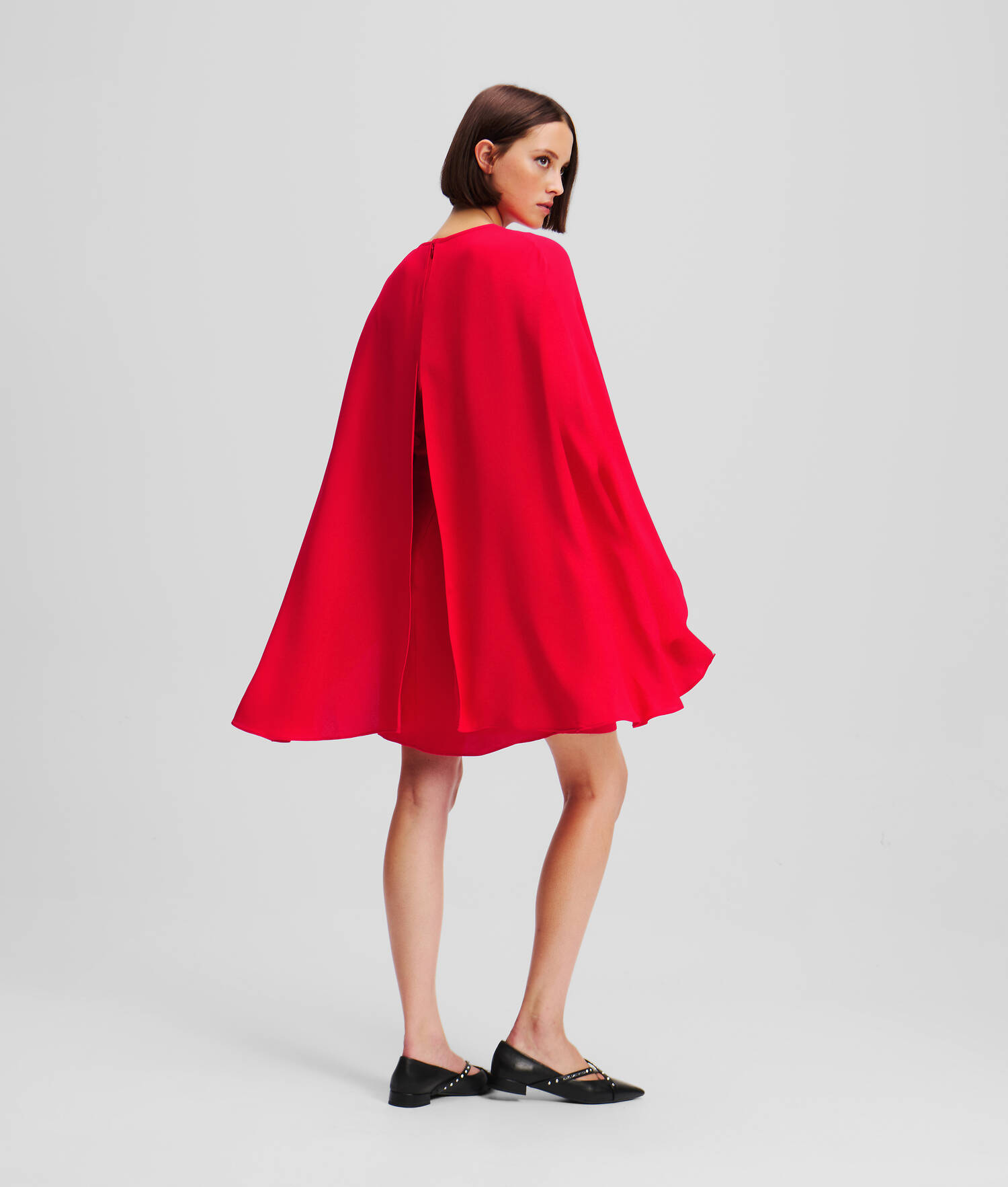 ROBE CAPE COURTE - Rouge Course