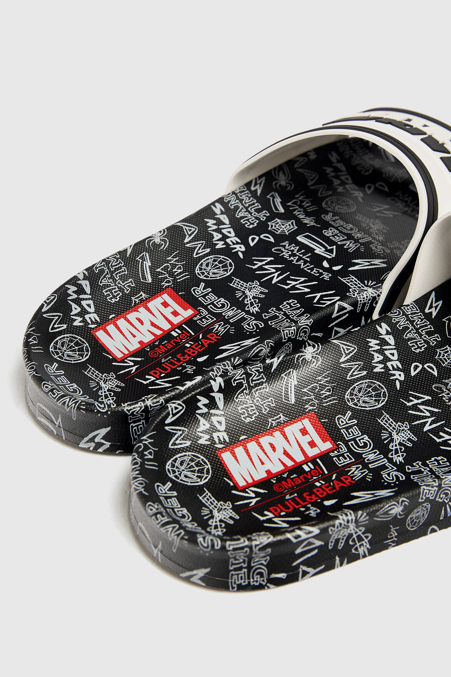 CHINELOS MARVEL - PRETO