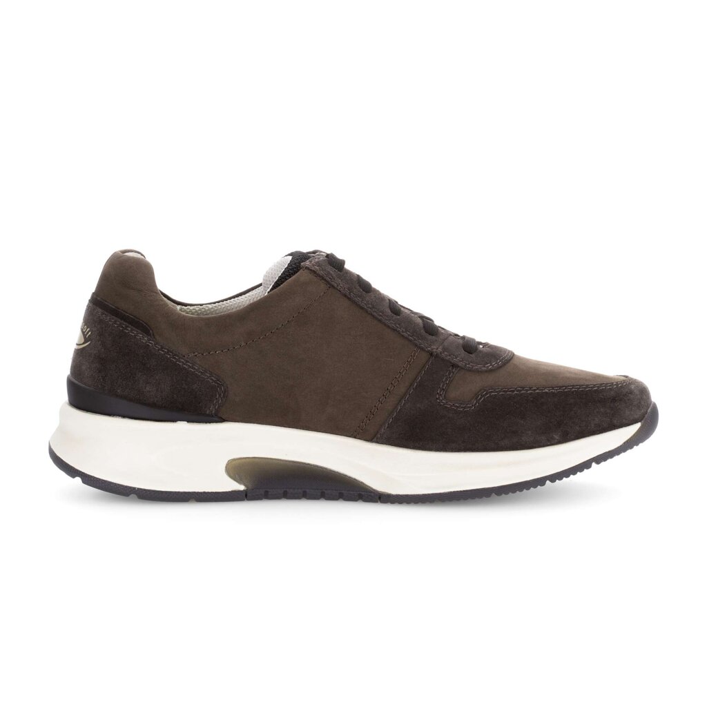 Lage sneaker bruin