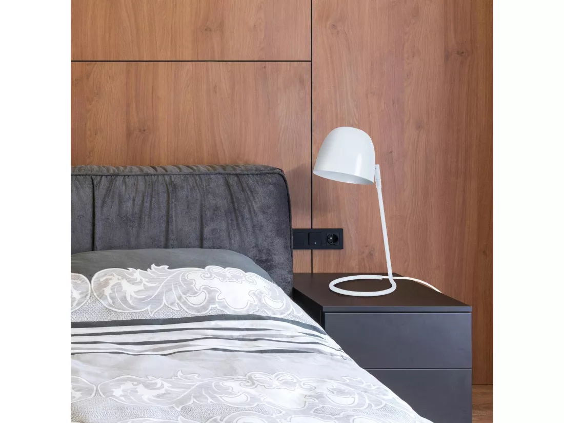 Lampe de bureau droit métal doré 40 cm.