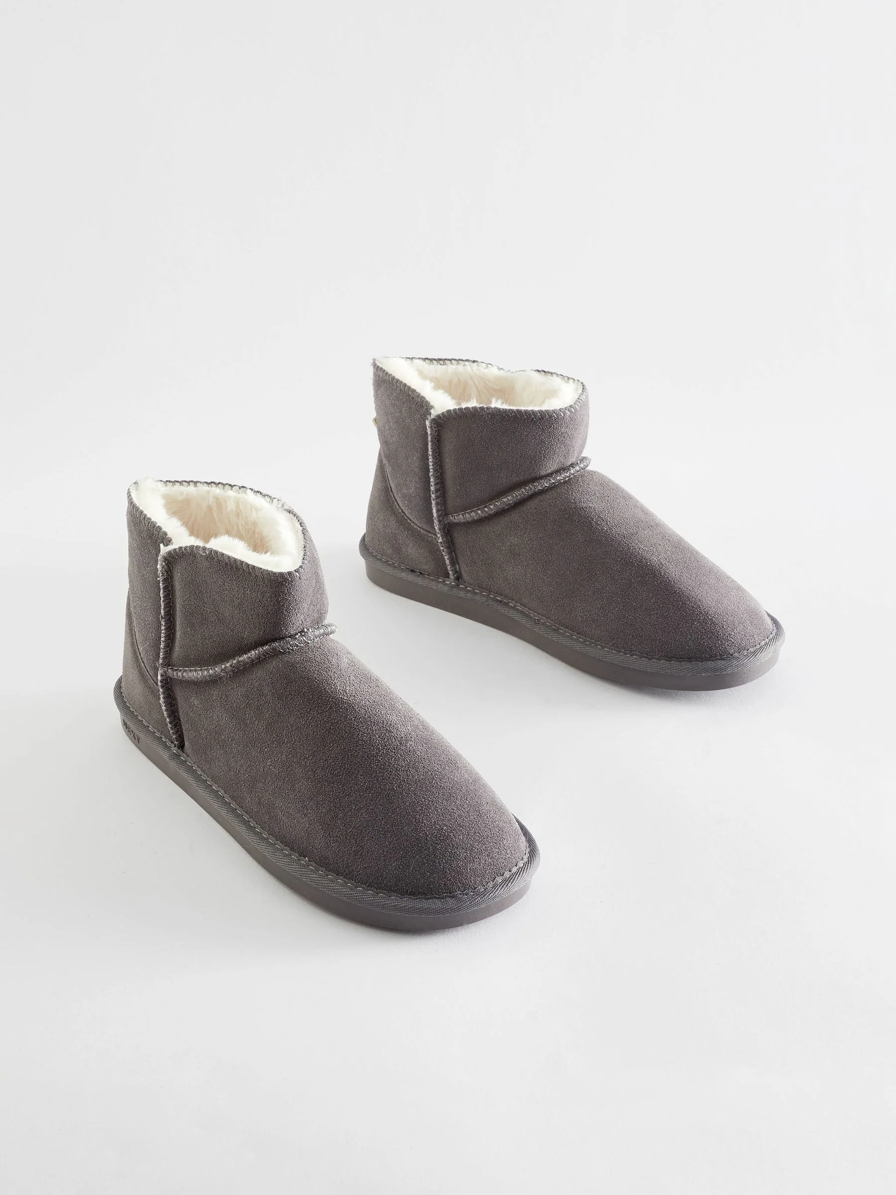 Grijs - Suède pantoffellaarsjes met voering van imitatiebont