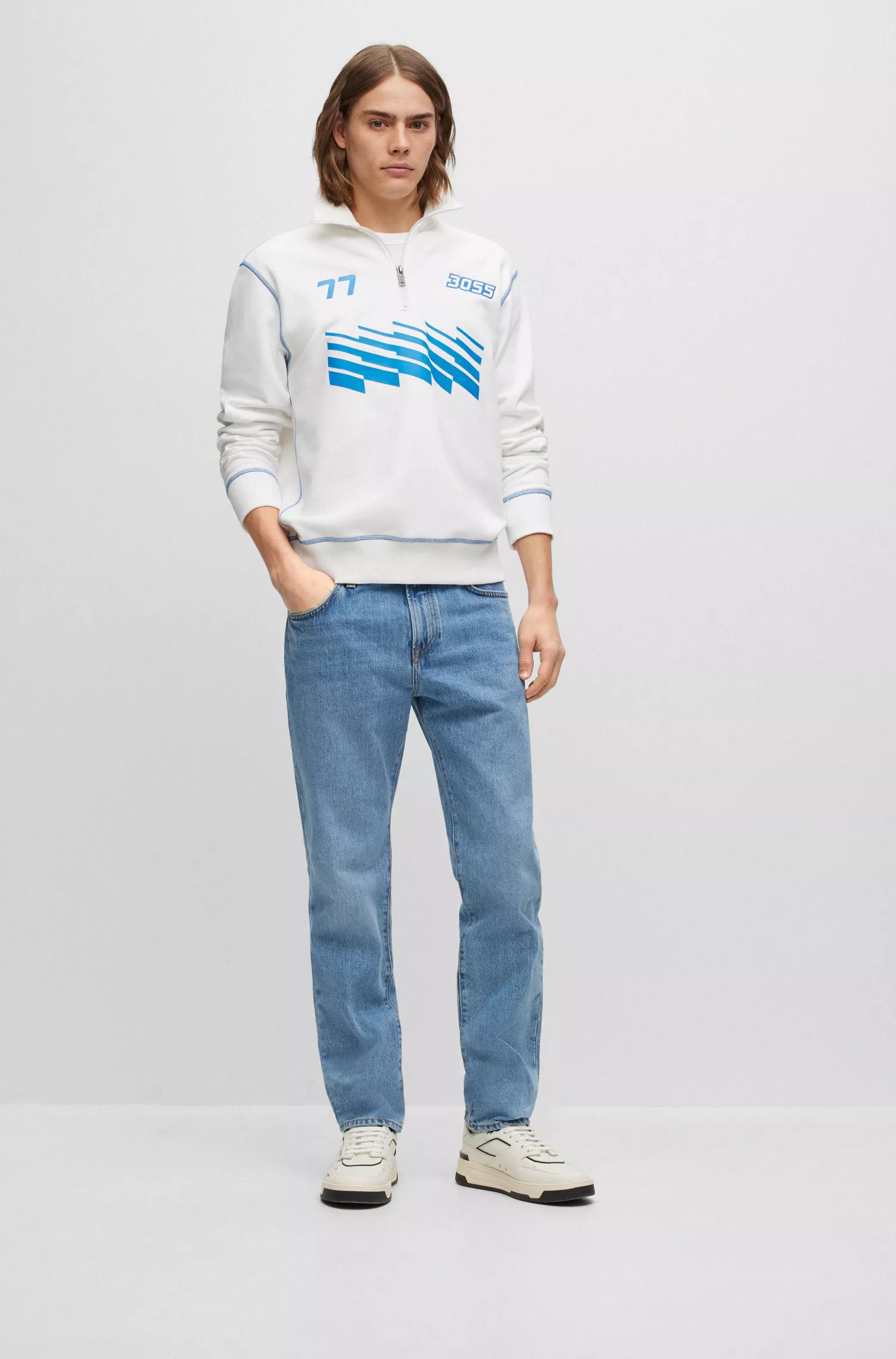 Calça jeans BOSS laranja, corte regular, em denim rígido azul médio.