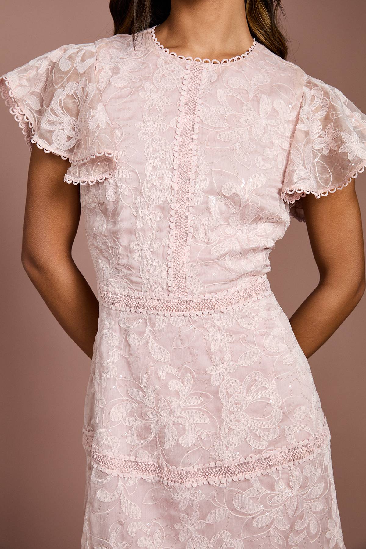 Coast Robe Mi-Longue Étagée en Dentelle Pailletée