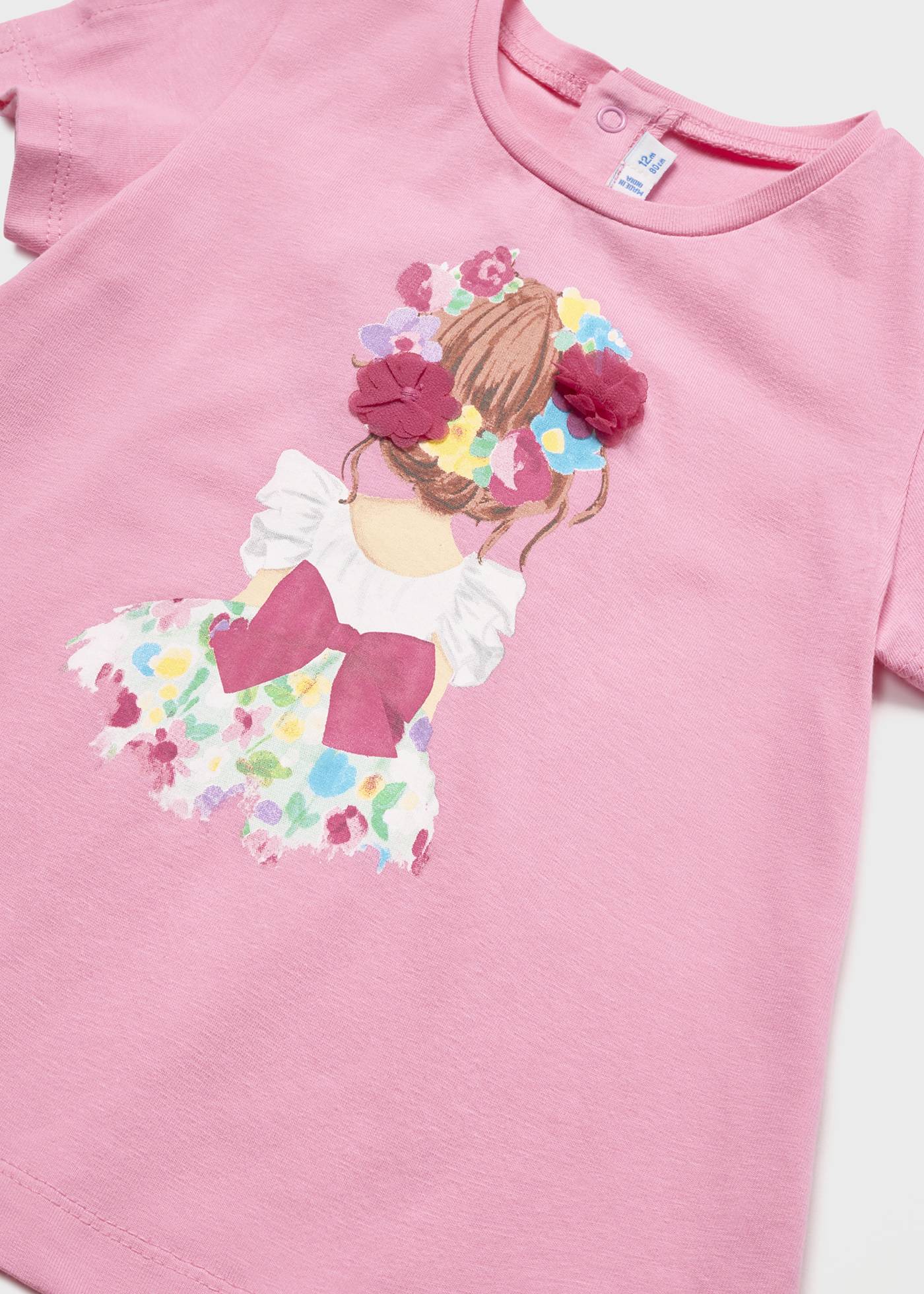 Camiseta infantil com estampa feita em algodão sustentável.