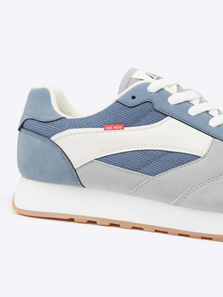 Tênis esportivo combinado - Azul claro