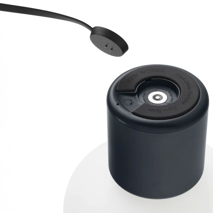 New Works - Karl-Johan Portable LED Tischleuchte mit Akku, light grey