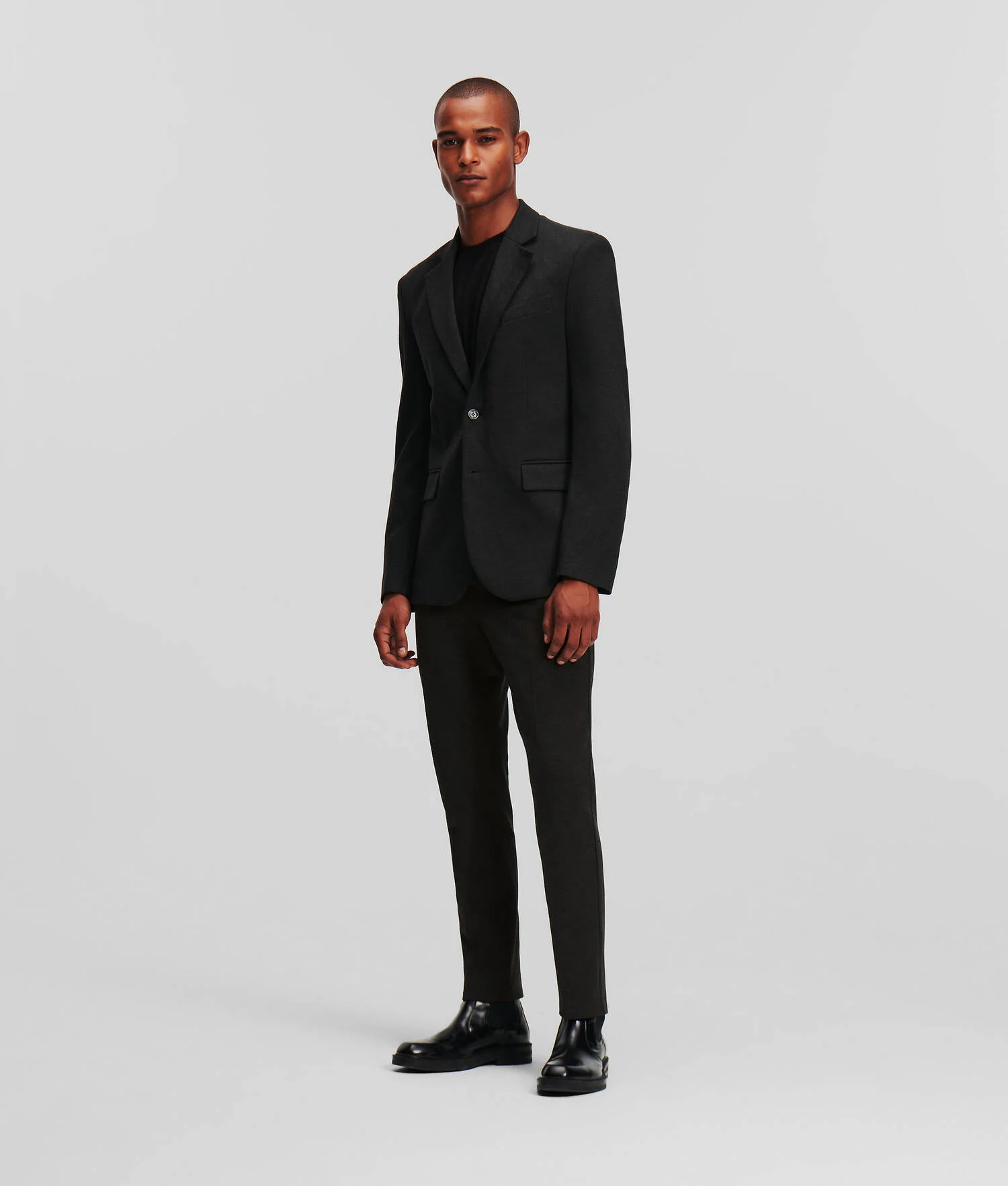 PANTALON EN PUNTO À LA COUPE CLASSIQUE