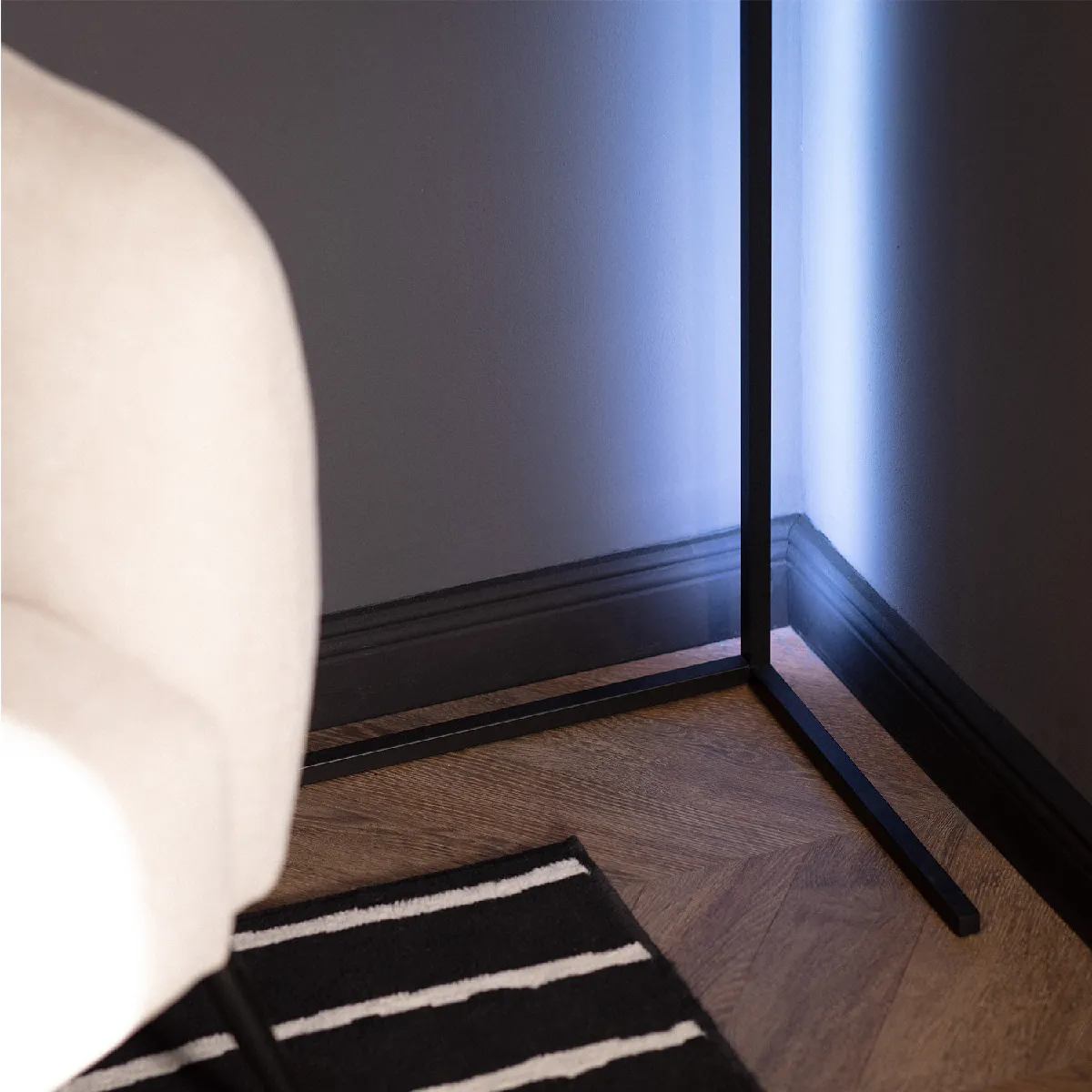 Ledkia Lampadaire LED RGBWW Luxy - 20W Noir
