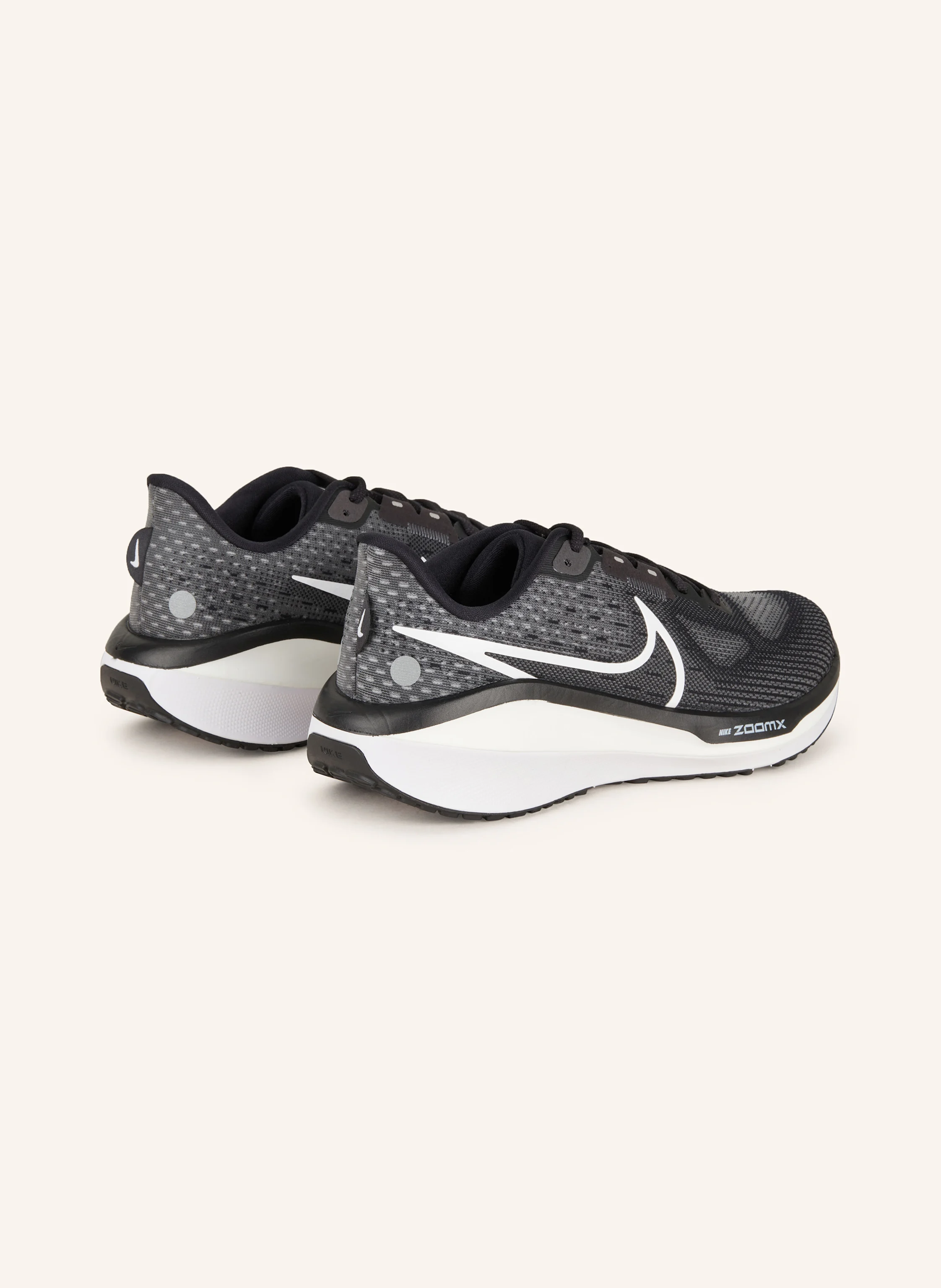Nike Laufschuhe VOMERO 17