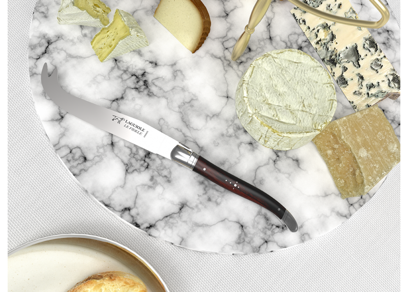 Couteau à fromage Laguiole avec un manche en bois de fer et mitres en acier inoxydable