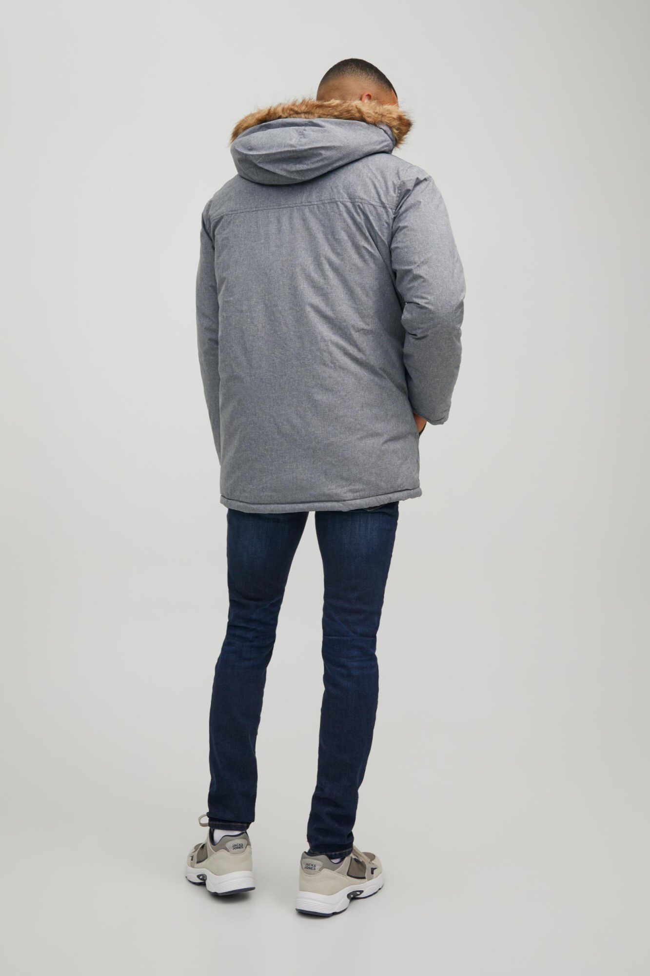 Parka com capuz de pele