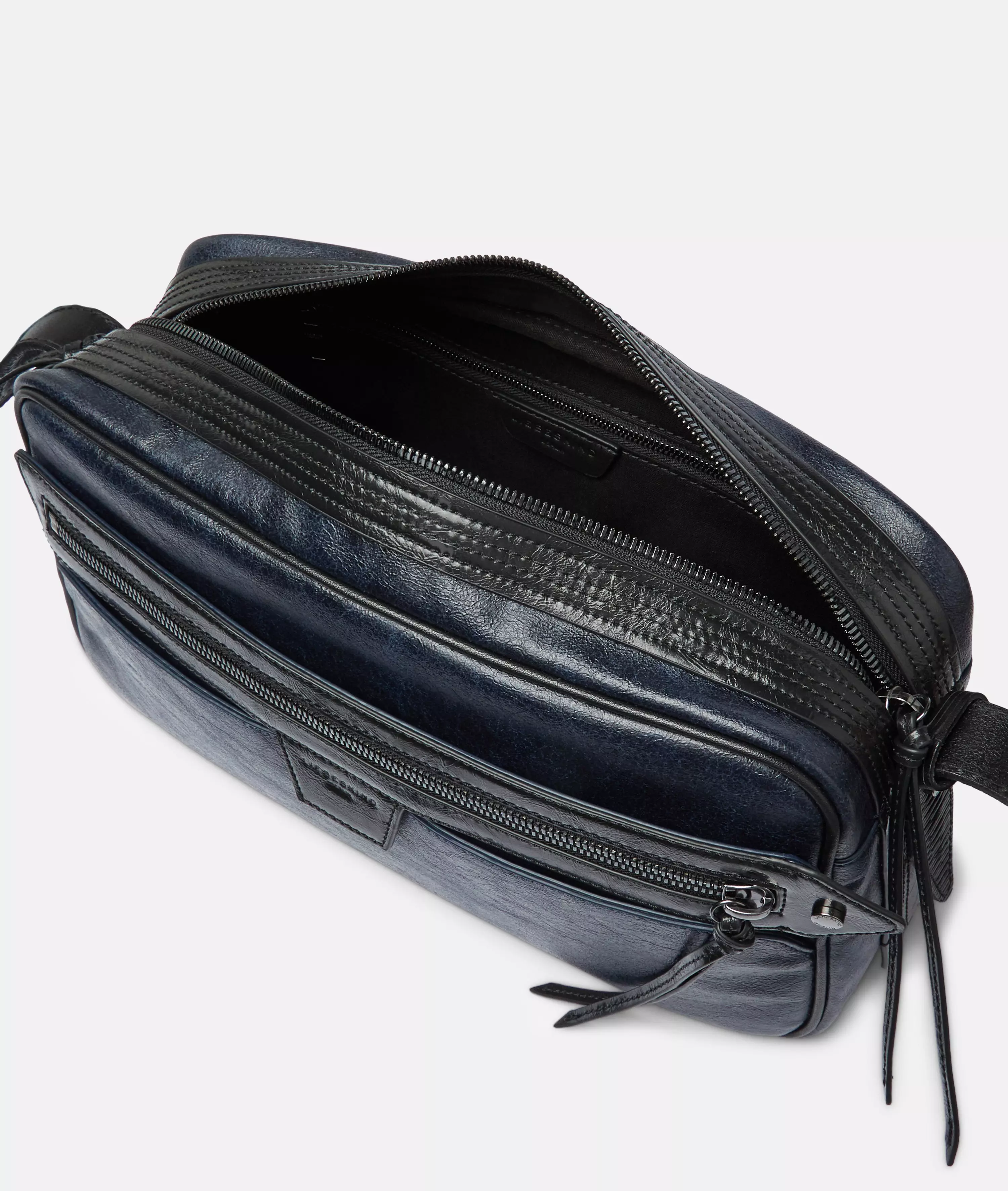Juno Satchel M Spacious shoulder bag with a vintage look