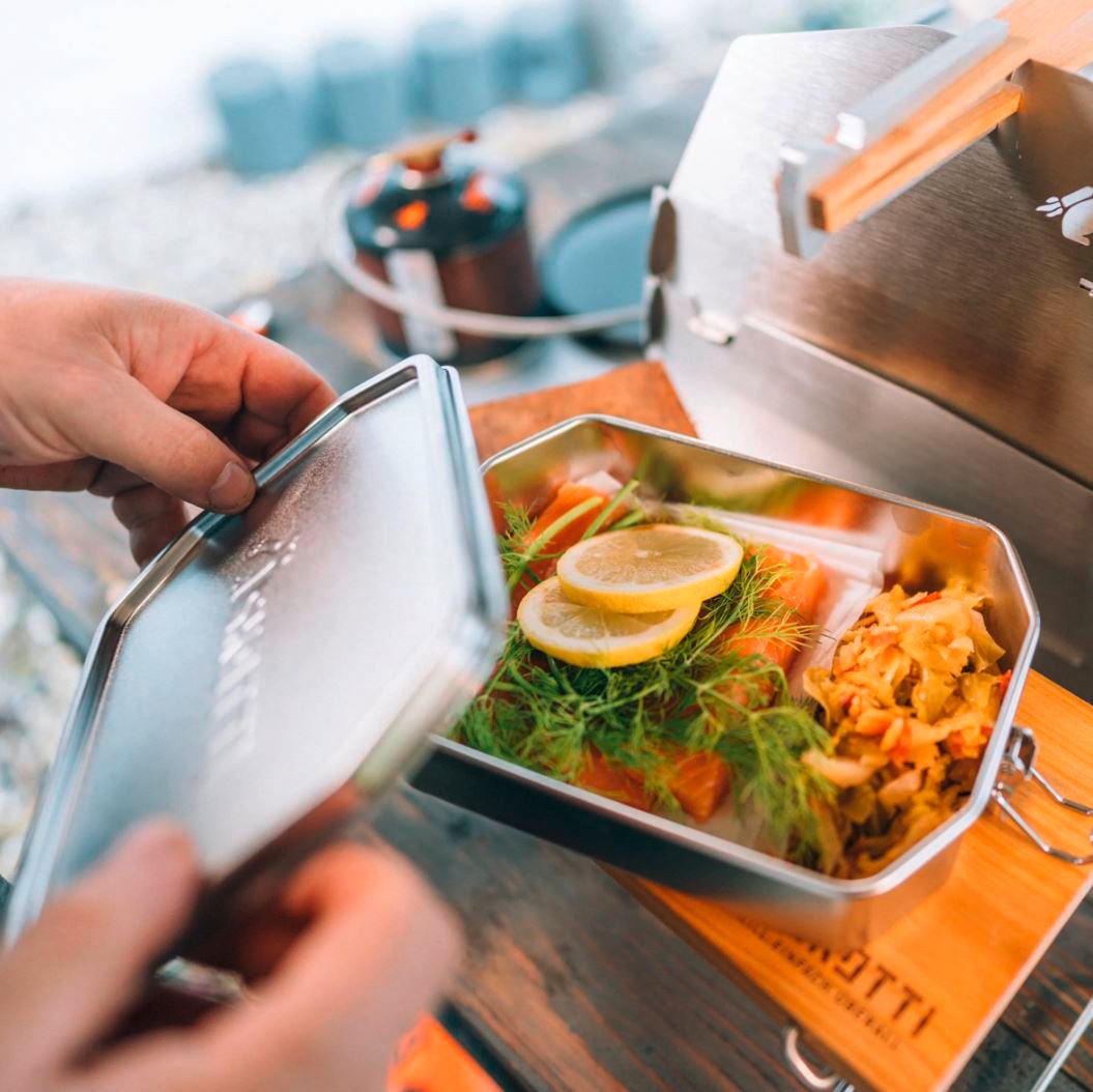 Skotti Multifunktionsbox Boks für Skotti Grill inklusive Hebezange 2,5 Liter