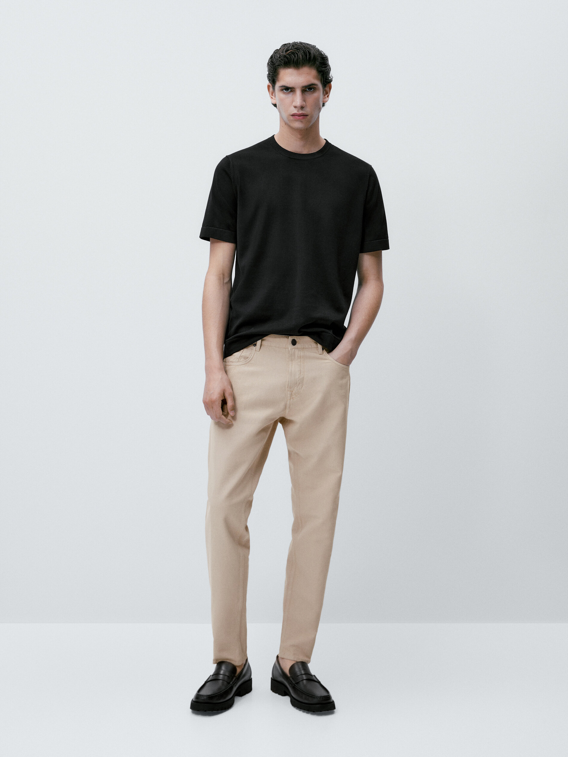 Calça vaquero com corte afunilado - BEGE