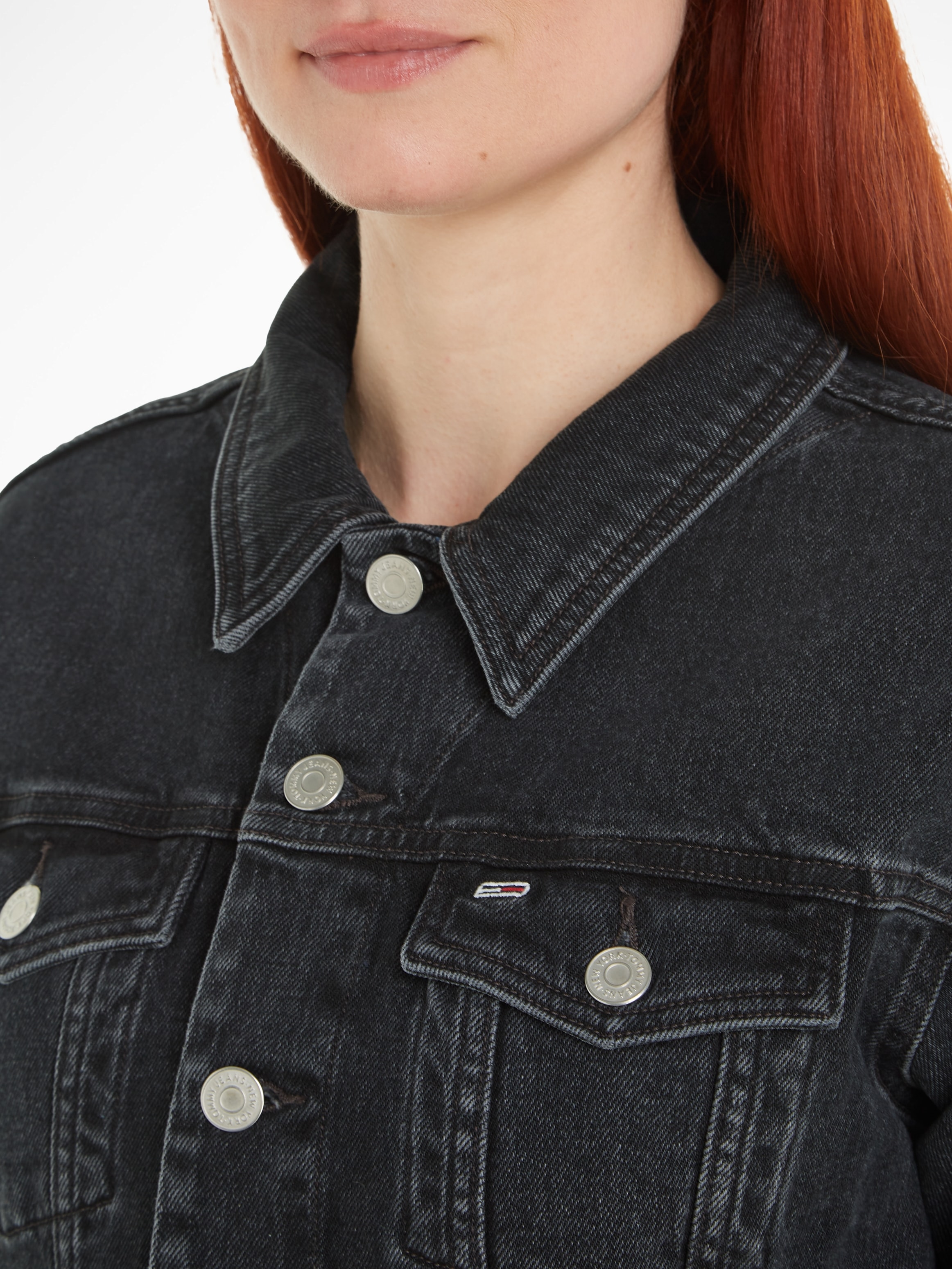 Tommy Jeans Jeansjacke »MOM CLS JACKET CG4181« mit Logpatch