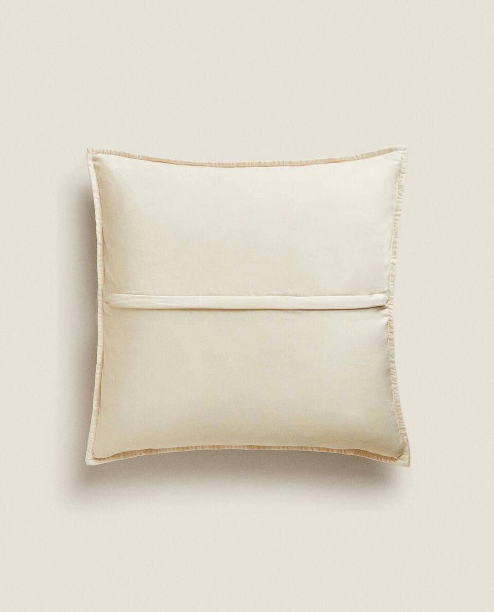 CAPA DE ALMOFADA ACOLCHOADA COM BOLINHAS