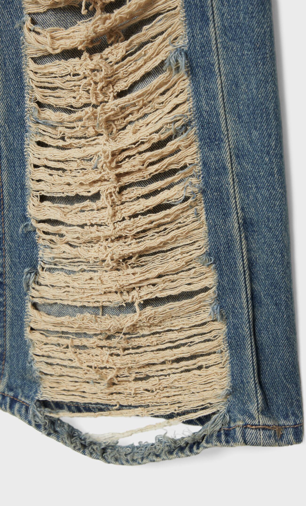 calças jeans largas e rasgadas