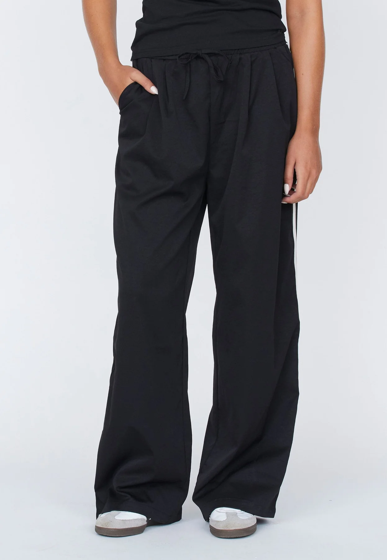 Sisters Point Gogo-Pa 002 black cream