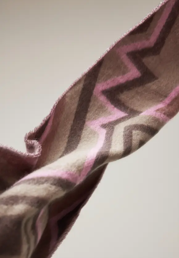 Langer Ikat Schal - rocky brown