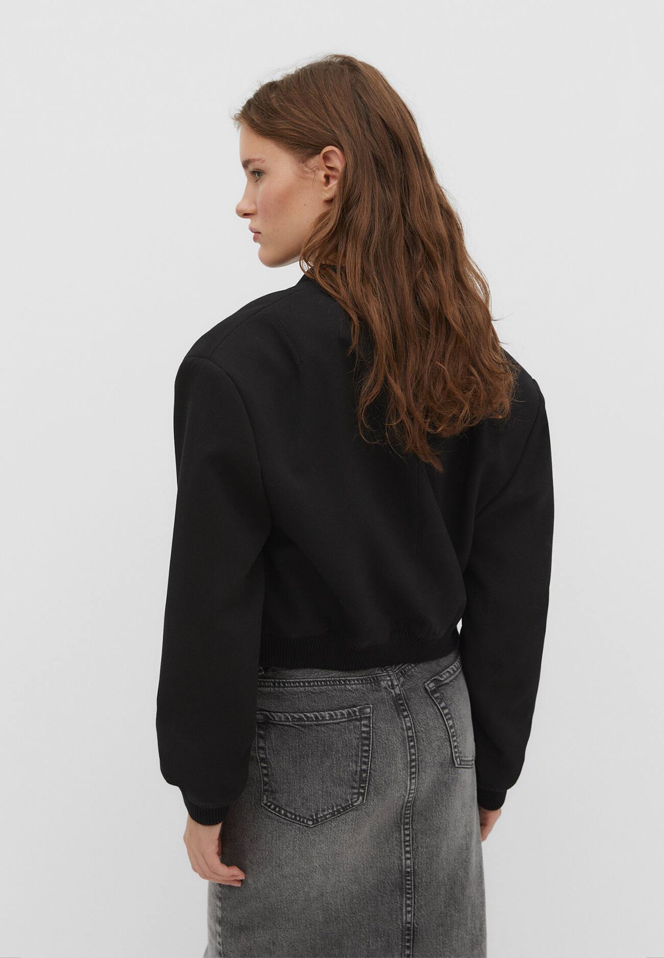 Jaqueta bomber com bolsos grandes