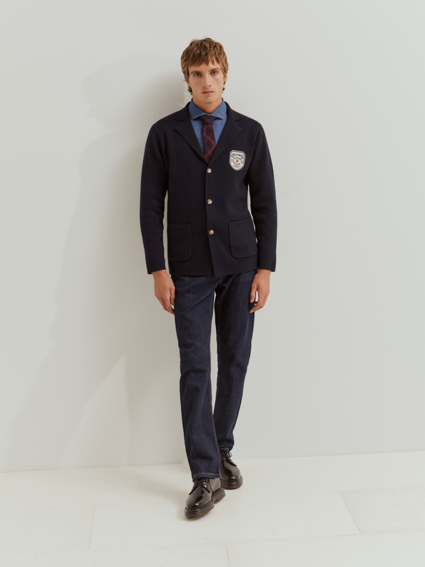 Blazer com emblema bordado