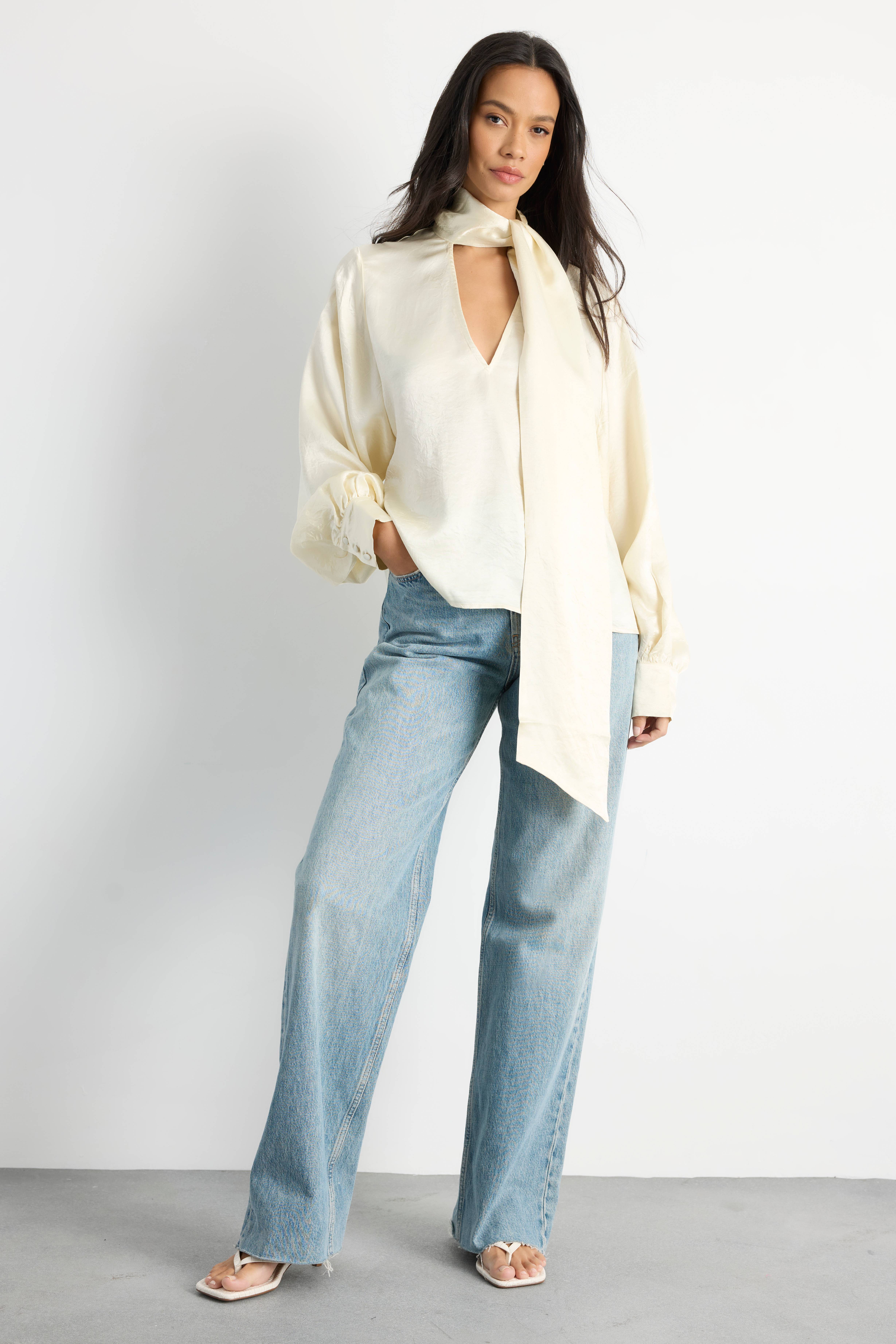 Warehouse Chemisier En Satin Col V Avec Détail Foulard