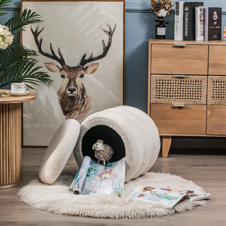 Pouf met witte krullen in Scandinavische stijl