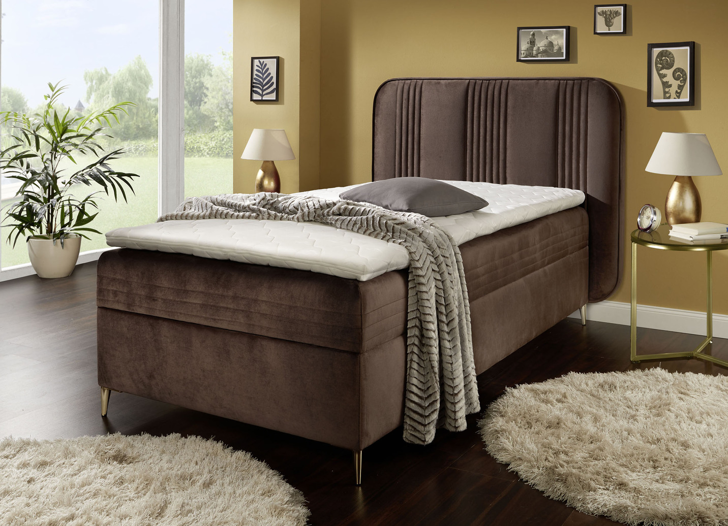 Boxspringbett mit Bettkasten und Topper