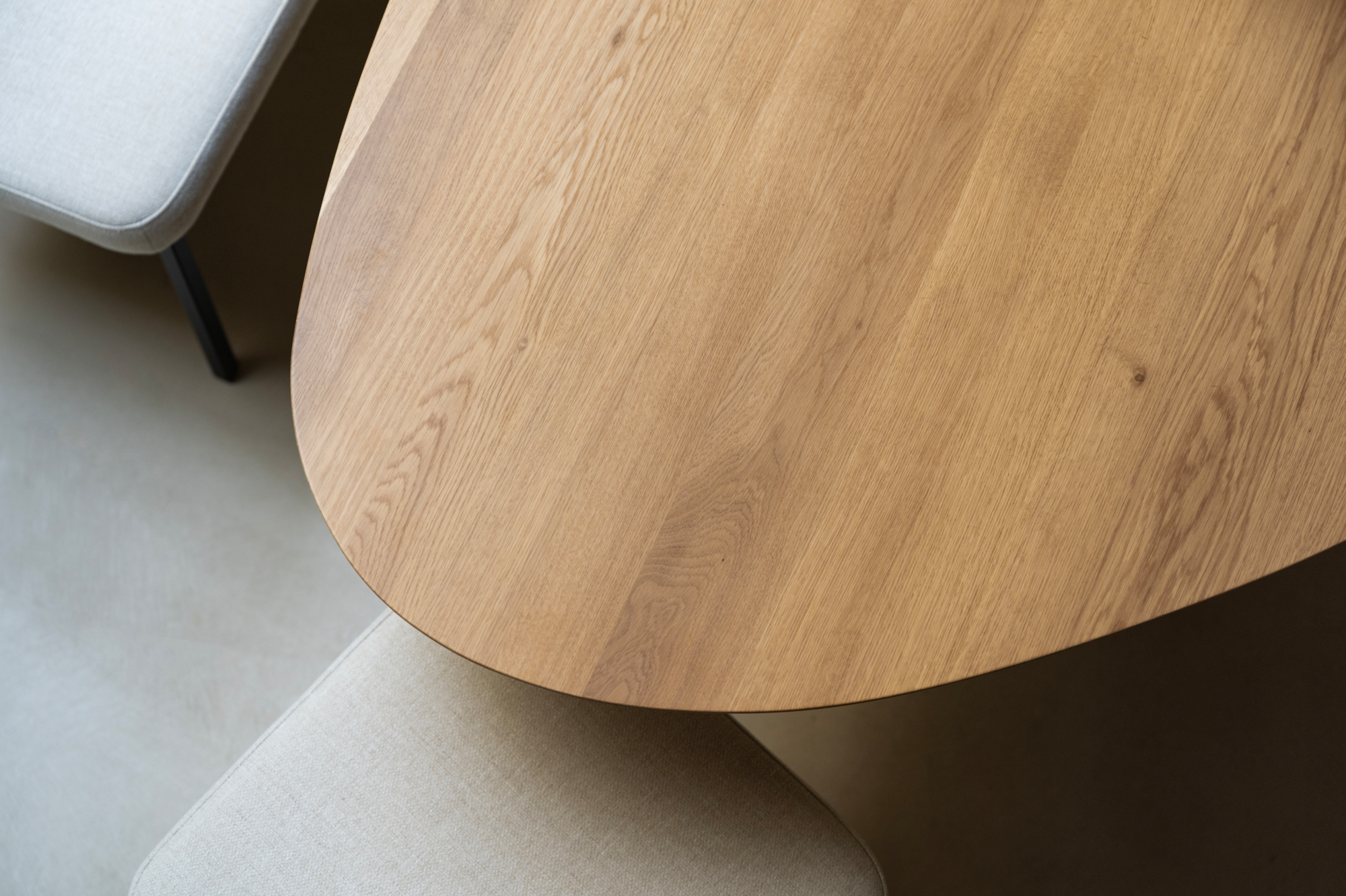 Studio HENK tafel Slim X-type Blob (organisch), zwart frame - Smart Collectie 240 x 100 cm | Eikenhout | Verjongde rand | Frame Zwart