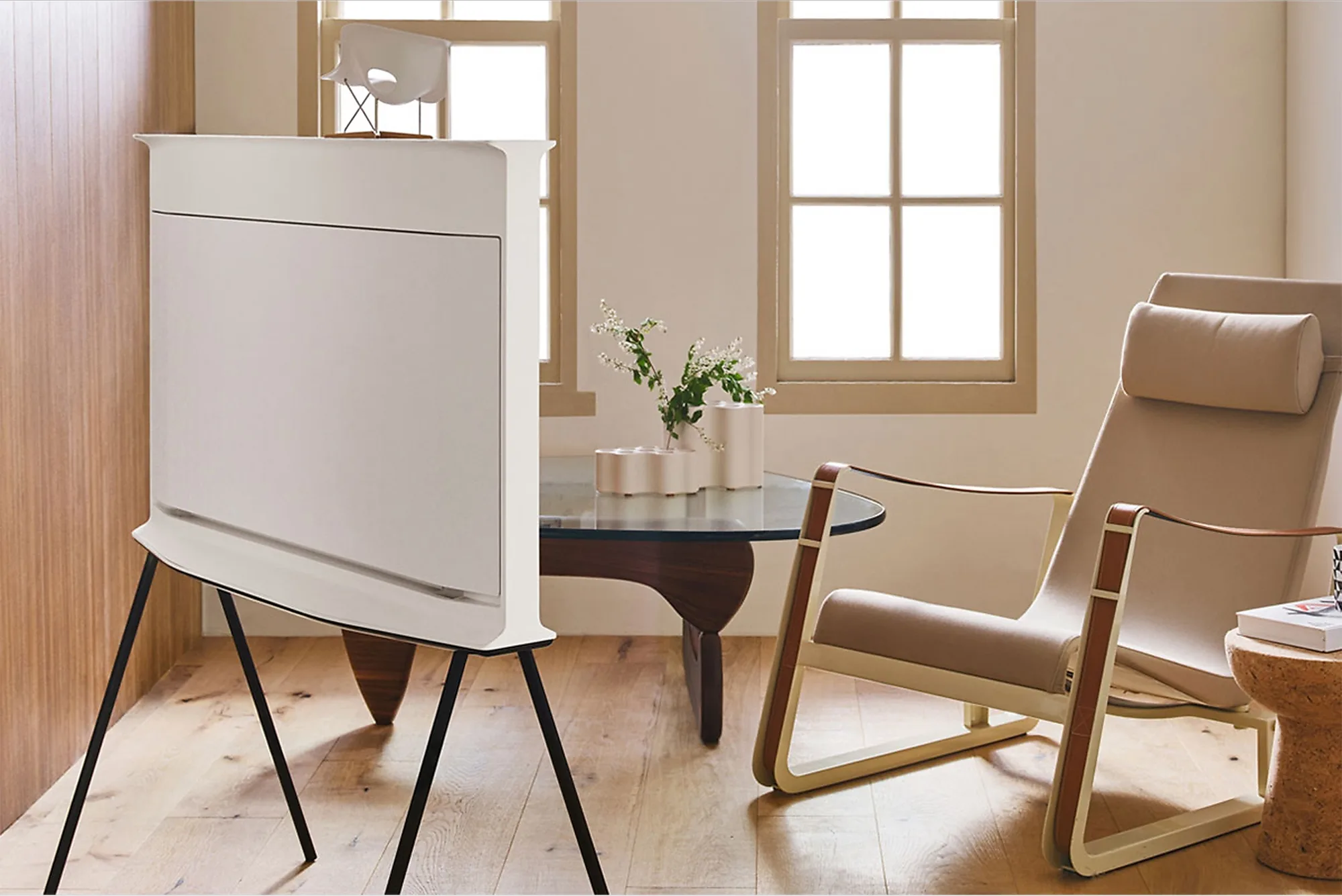 Samsung The Serif 2024 TQ55LS01D Blanc Lifestyle TV
