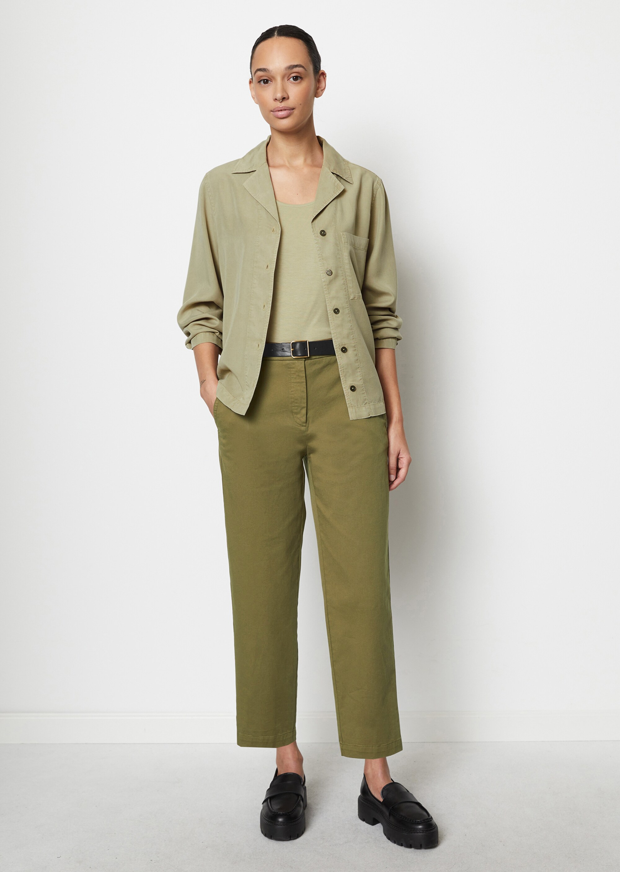 Chino Modell KALNI tapered aus Bio-Baumwoll-Stretch