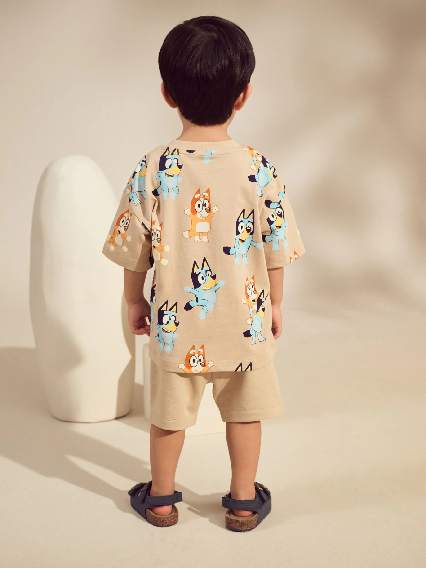 Neutraal - Set van blauw T-shirt met all-overprint en shorts met Bluey (12mnd -8jr)