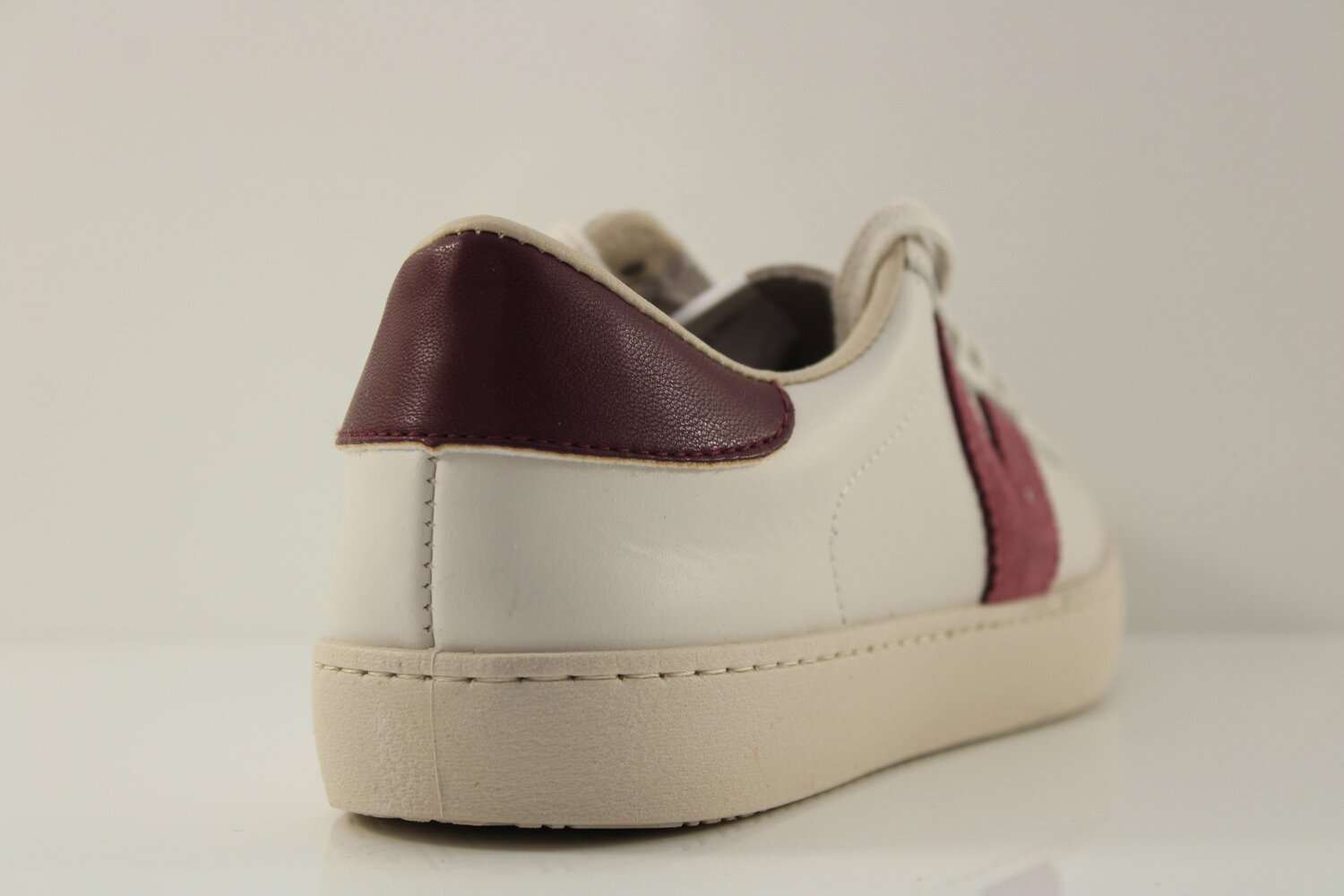 Victoria Sneaker